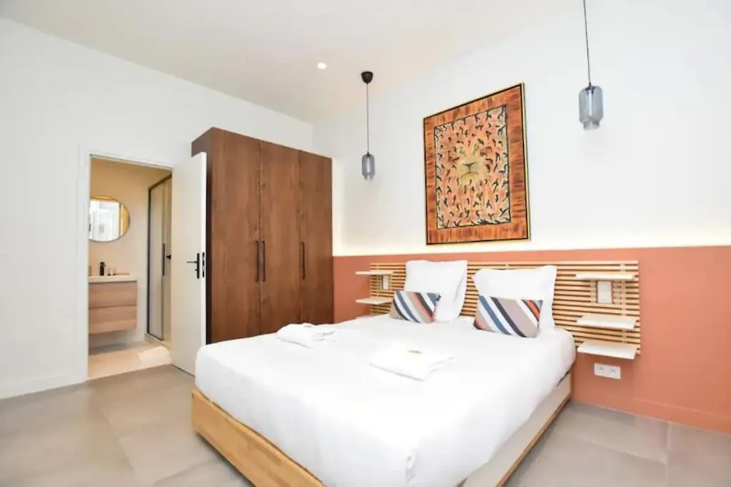 Апартаменты Charming -3br/6p-gare Du Nord/montmartre