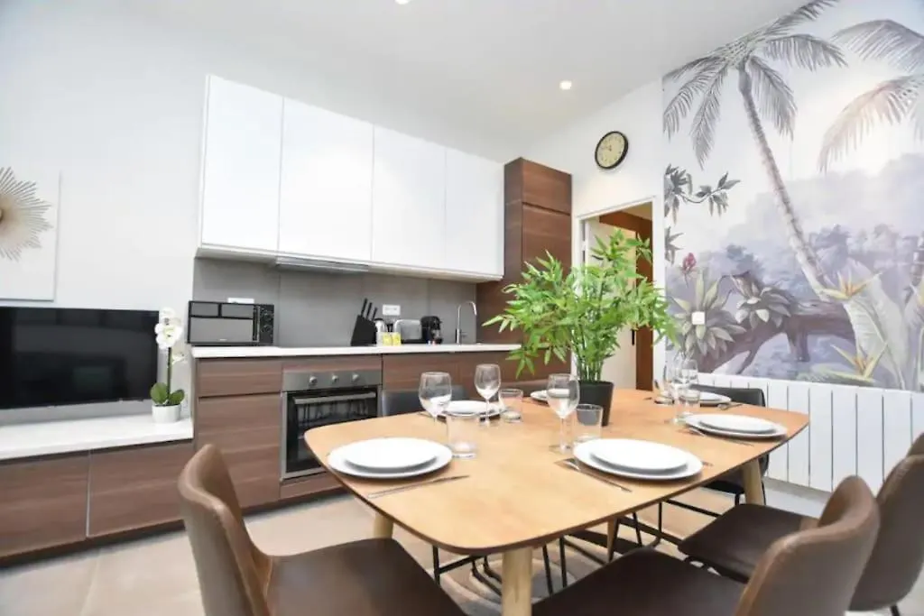 Апартаменты Charming -3br/6p-gare Du Nord/montmartre *